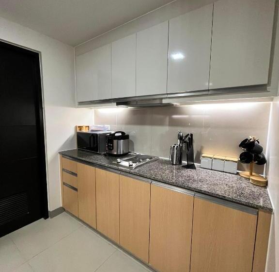 Eastwood Global Plaza Luxury Residence