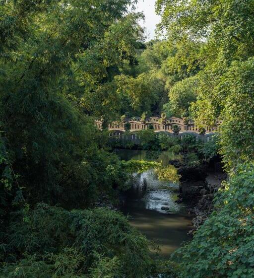 旅馆 Secret Joglo Lebih