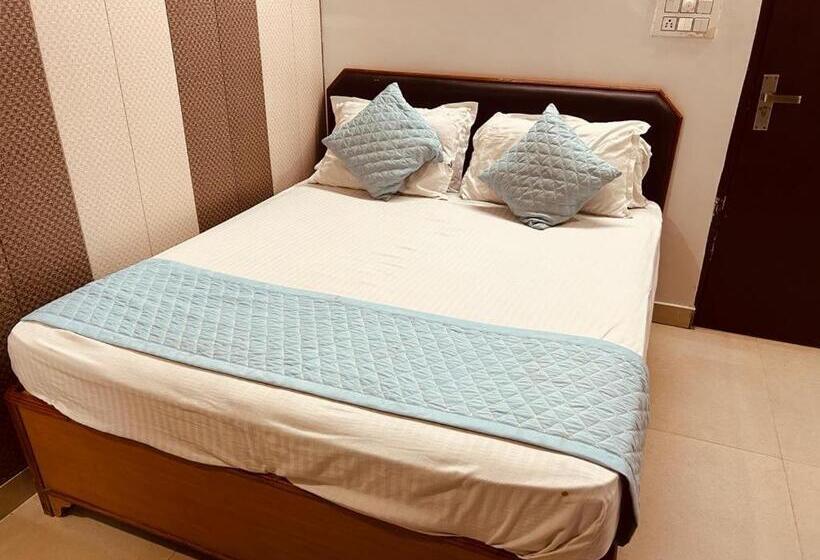 مبيت وإفطار 4 U Premium Tapovan Rishikesh