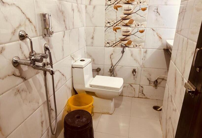 مبيت وإفطار 4 U Premium Tapovan Rishikesh