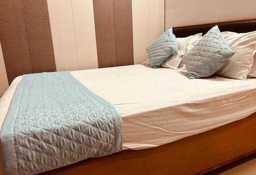 مبيت وإفطار 4 U Premium Tapovan Rishikesh