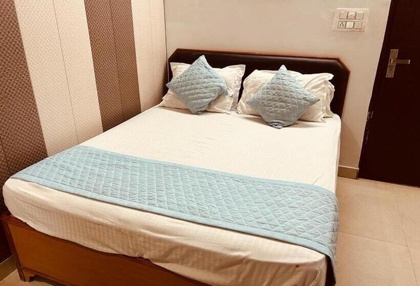 مبيت وإفطار 4 U Premium Tapovan Rishikesh