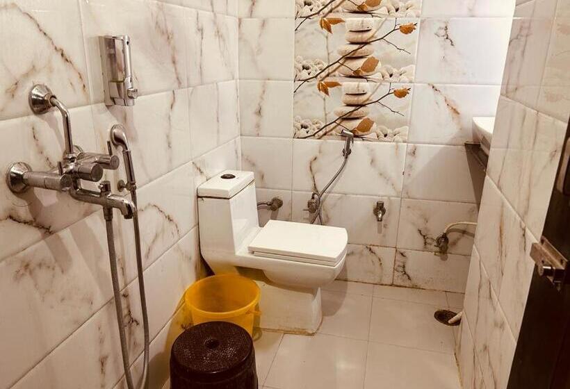 مبيت وإفطار 4 U Premium Tapovan Rishikesh