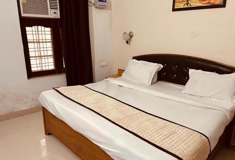 مبيت وإفطار 4 U Premium Tapovan Rishikesh
