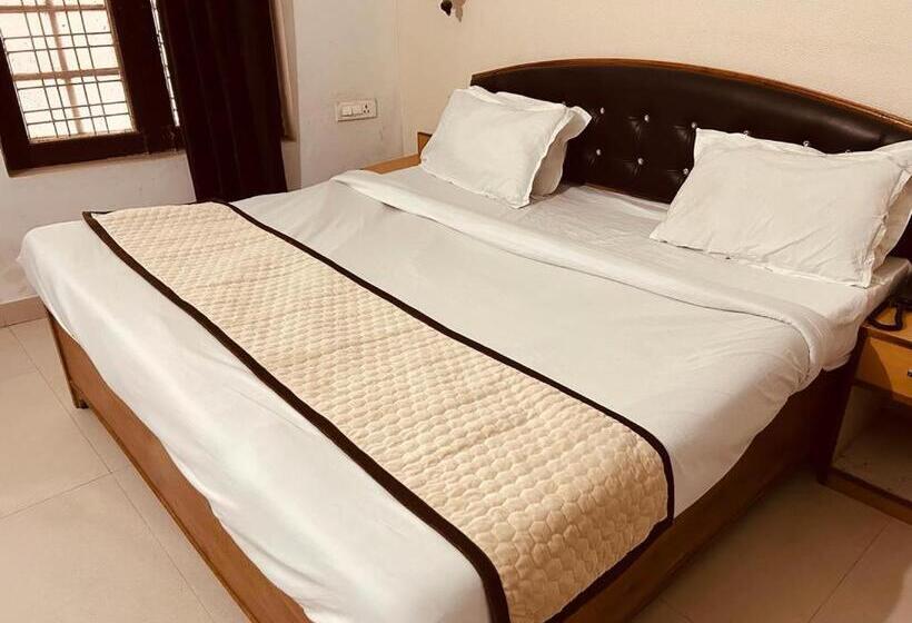 مبيت وإفطار 4 U Premium Tapovan Rishikesh