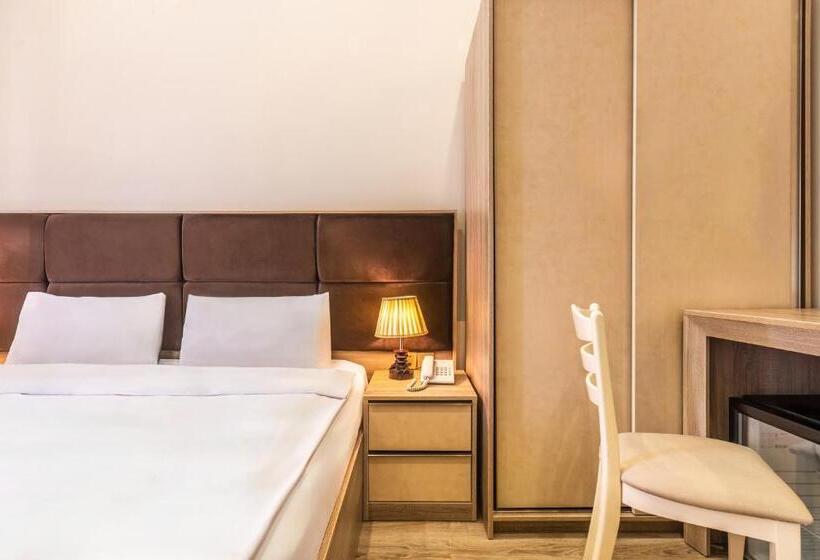 Отель Deluxe City