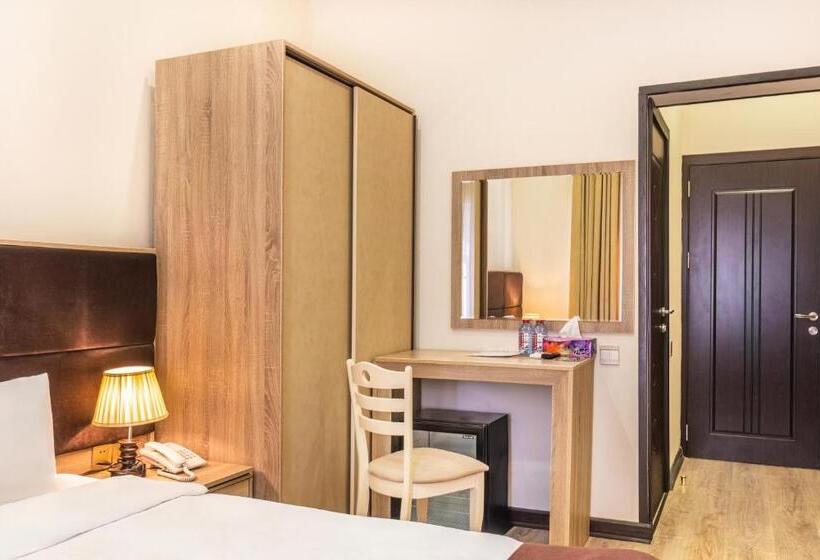 Отель Deluxe City