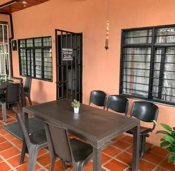 ホテル Hostal Monarca