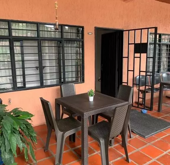 ホテル Hostal Monarca