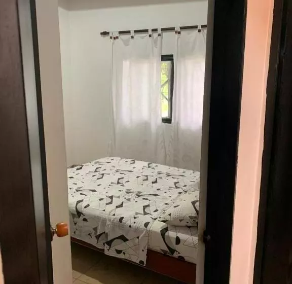 ホテル Hostal Monarca