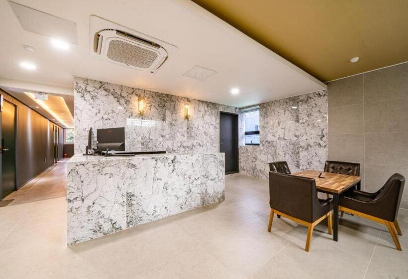 Sloth Hotel Gimhae