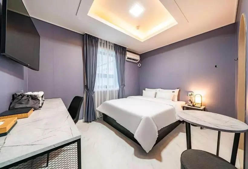 Sloth Hotel Gimhae