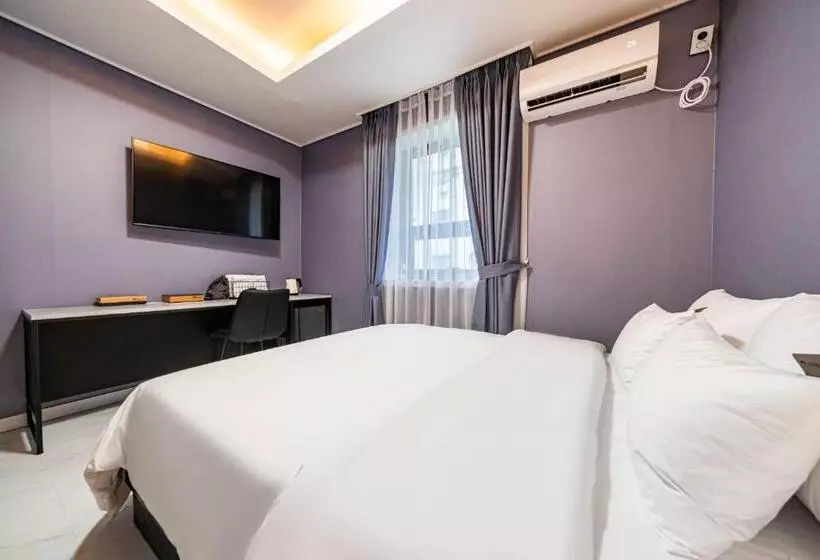 Sloth Hotel Gimhae