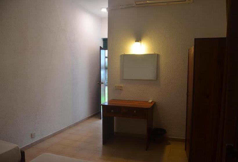 The Dom Hotel & Restaurant