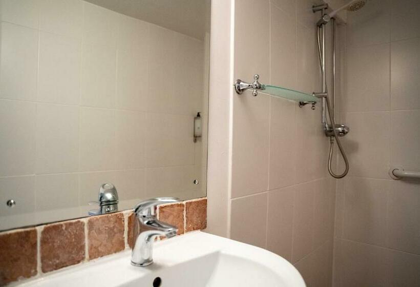 簡易ホテル Winchelsea Lodge