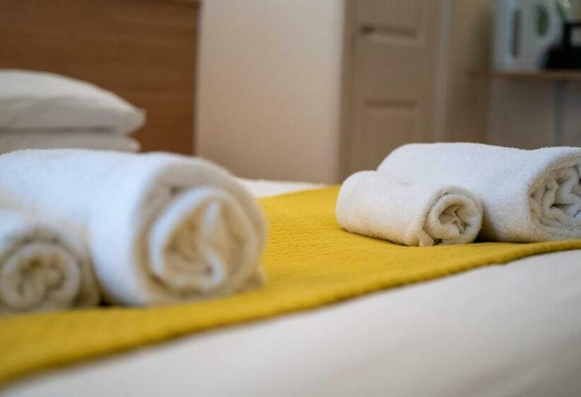 簡易ホテル Winchelsea Lodge