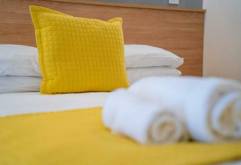 簡易ホテル Winchelsea Lodge