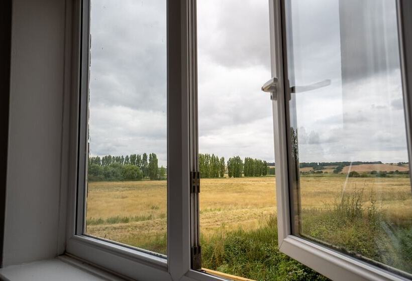 簡易ホテル Winchelsea Lodge