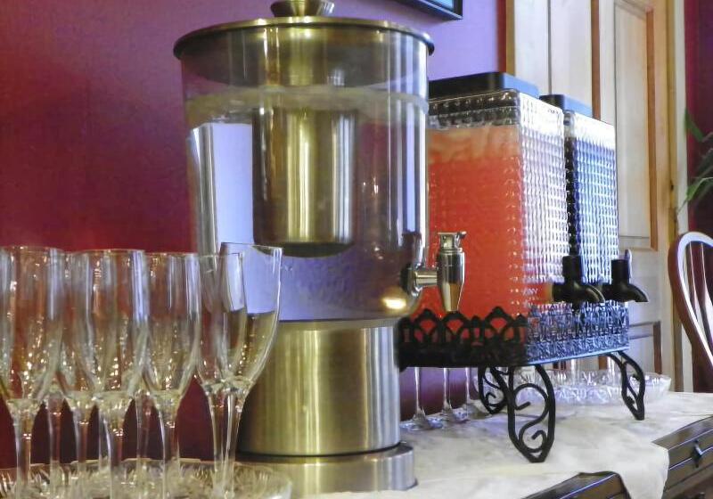 فندق All Seasons Inn