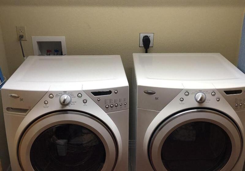 فندق All Seasons Inn