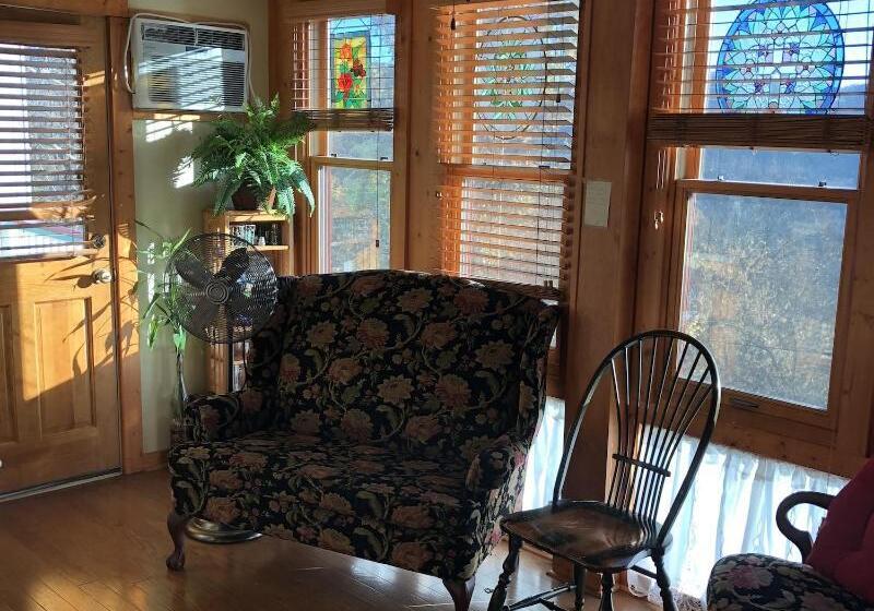 فندق All Seasons Inn