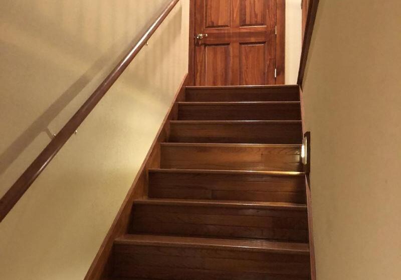 فندق All Seasons Inn