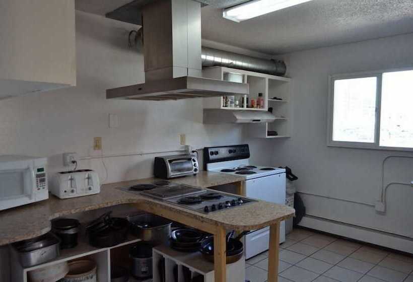 בית מלון כפרי Bent Prop Inn & Hostel Downtown