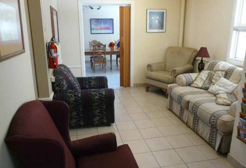 בית מלון כפרי Bent Prop Inn & Hostel Downtown