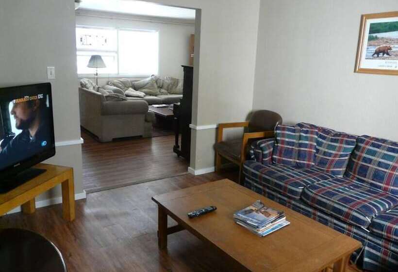 בית מלון כפרי Bent Prop Inn & Hostel Downtown