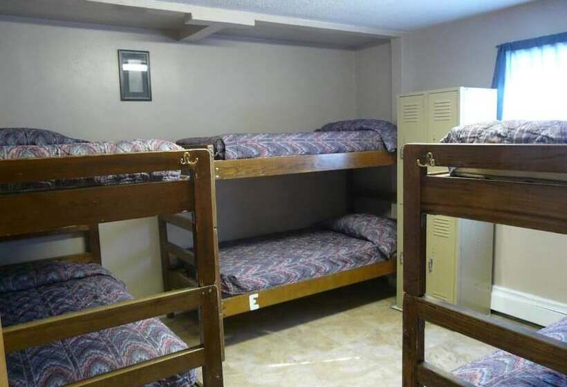 בית מלון כפרי Bent Prop Inn & Hostel Downtown