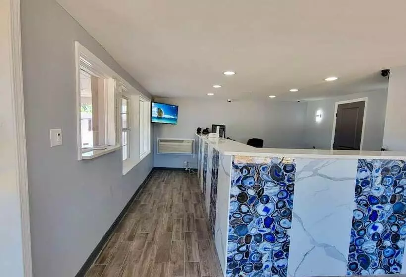 ホテル Budget Inn & Suites
