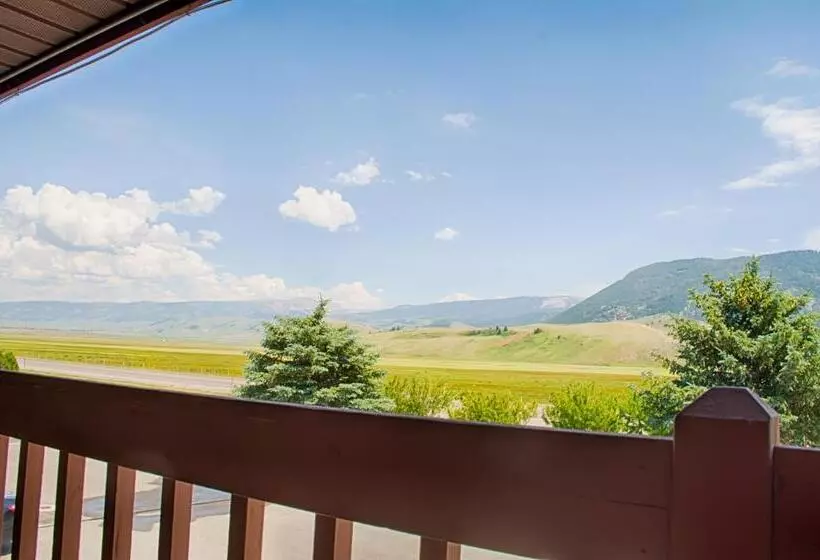 هتل Flat Creek Inn
