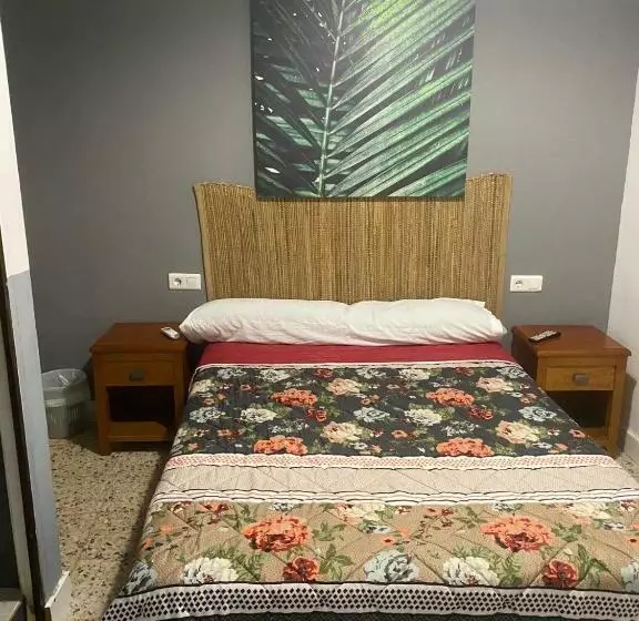 هتل Hostal The Monkey Room