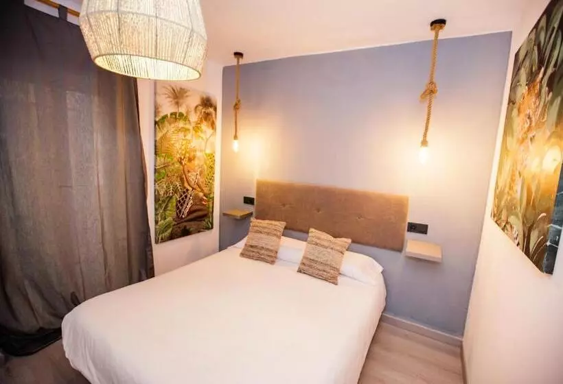 هتل Hostal The Monkey Room
