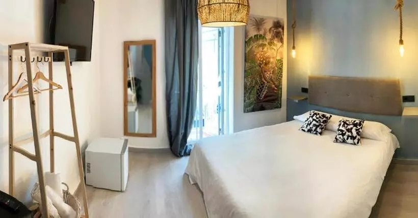 هتل Hostal The Monkey Room