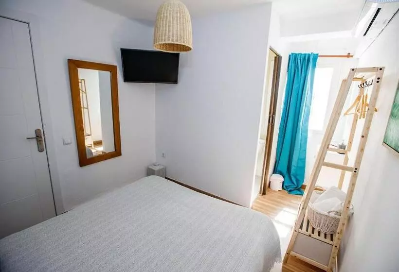 هتل Hostal The Monkey Room