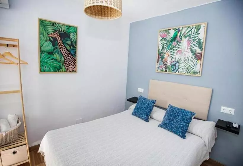 هتل Hostal The Monkey Room