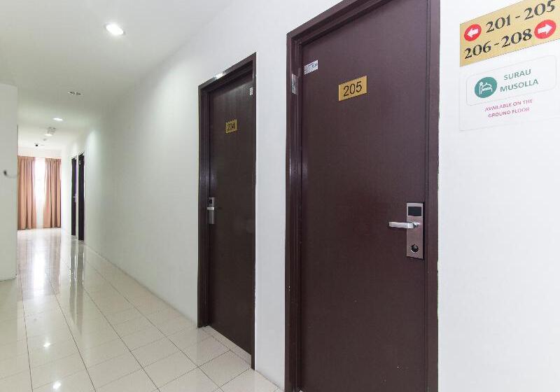 Отель Midah Inn Puchong