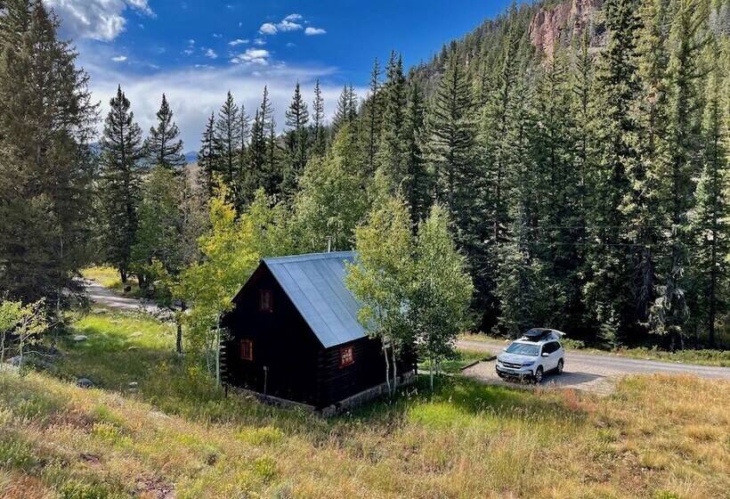 בית מלון כפרי Pioneer Guest Cabins