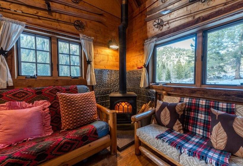 בית מלון כפרי Pioneer Guest Cabins