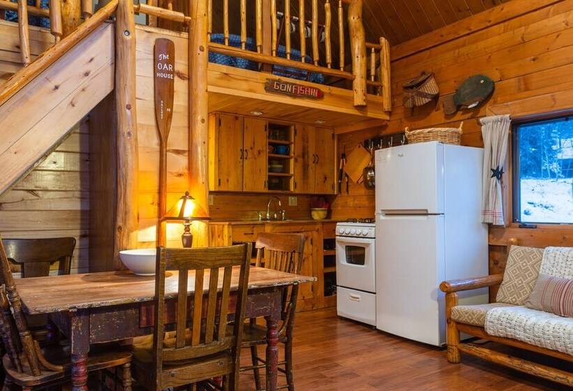 בית מלון כפרי Pioneer Guest Cabins