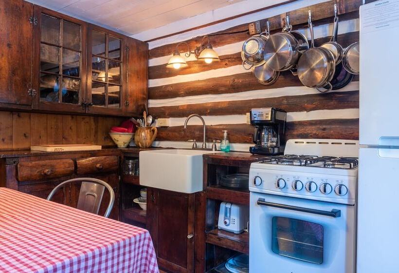 בית מלון כפרי Pioneer Guest Cabins