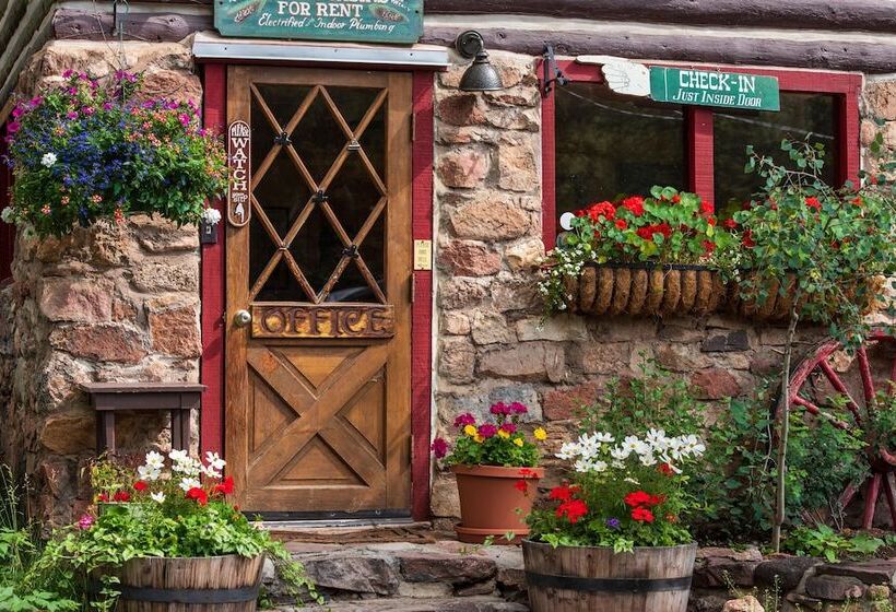 בית מלון כפרי Pioneer Guest Cabins