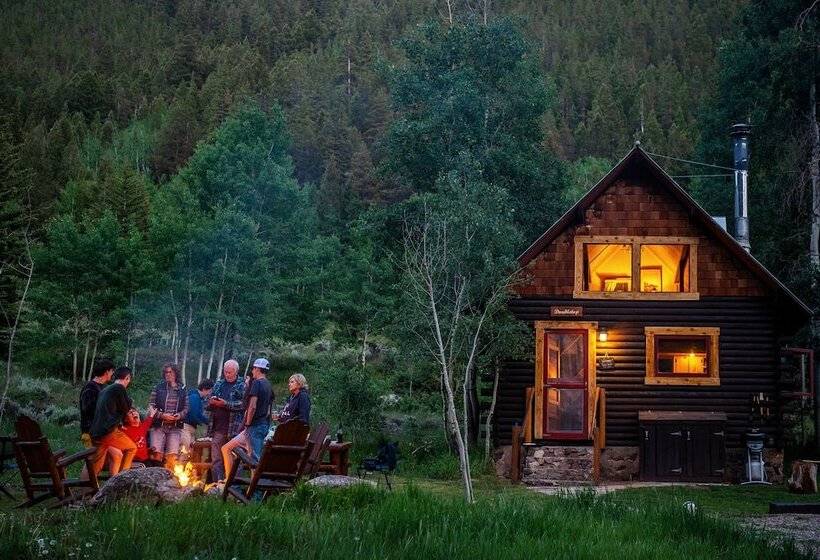 בית מלון כפרי Pioneer Guest Cabins