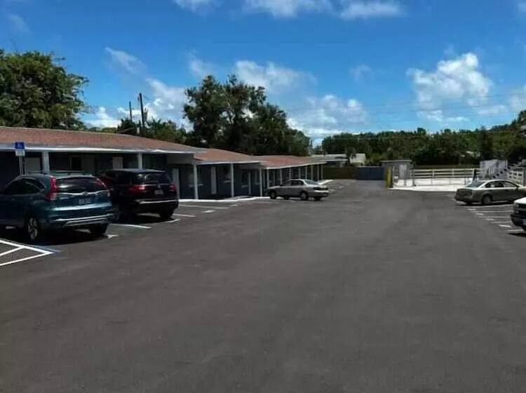 ホテル Red Carpet Inn Daytona Beach