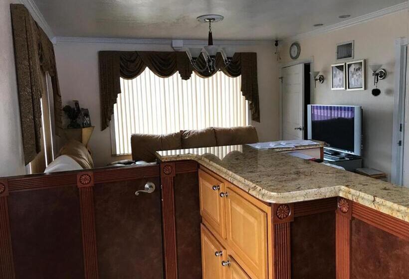 فندق Red Carpet Inn Daytona Beach