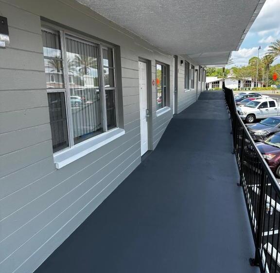 فندق Red Carpet Inn Daytona Beach