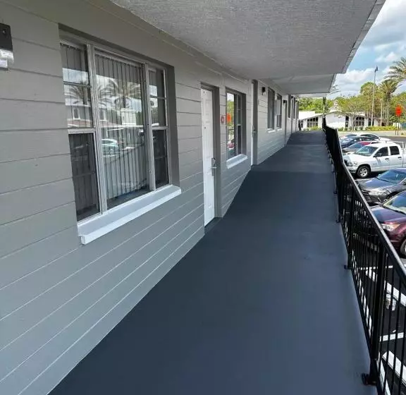 ホテル Red Carpet Inn Daytona Beach