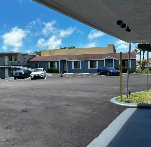 ホテル Red Carpet Inn Daytona Beach