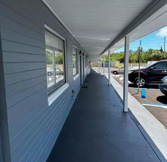 ホテル Red Carpet Inn Daytona Beach